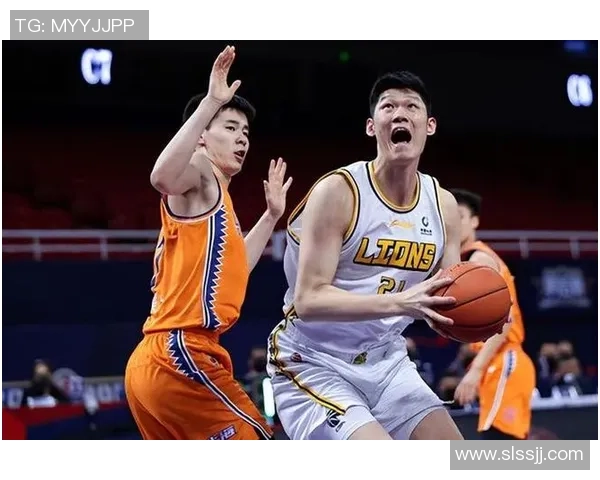 郭昊文的篮球梦想与成长之路：从青涩少年到职业球员的奋斗历程